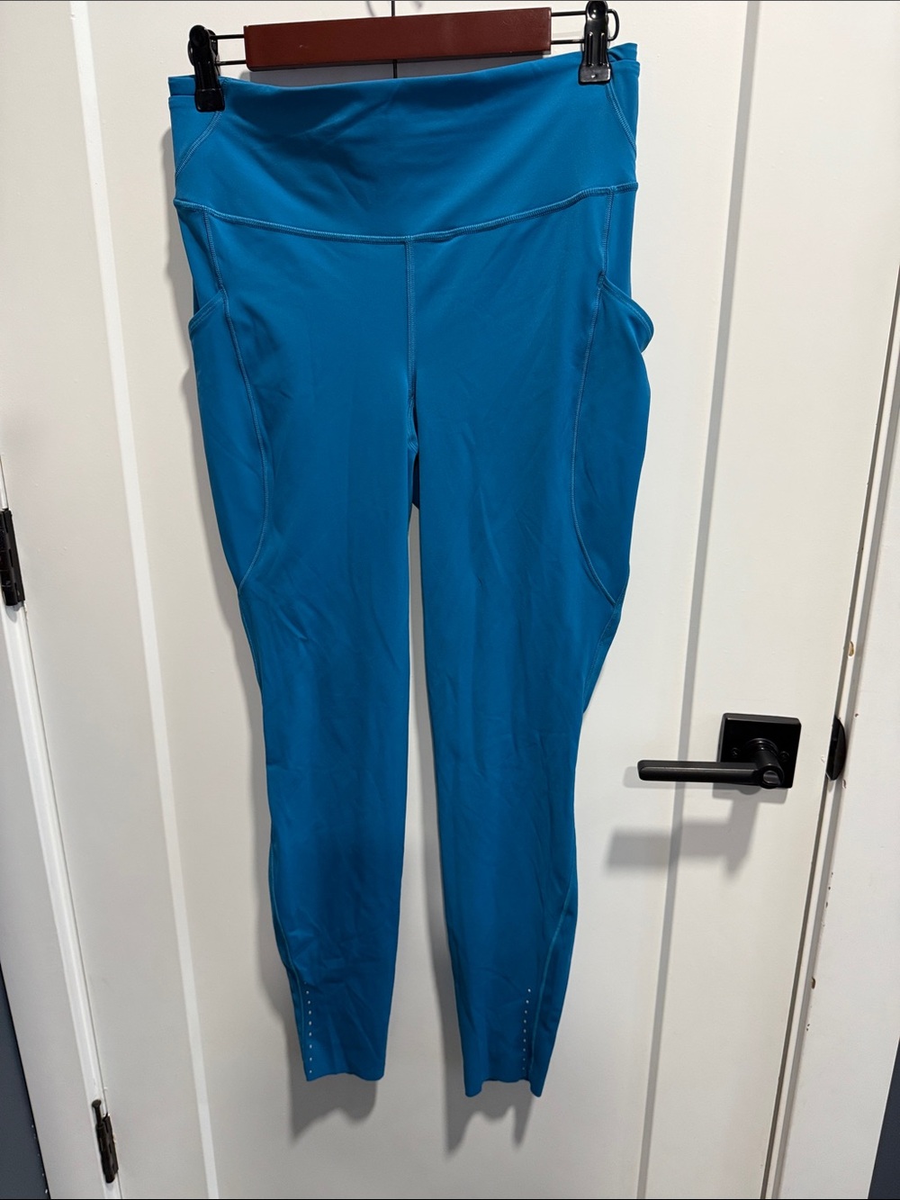 Lululemon High-Waist Teal Athletic Leggings with Side Pockets Size 10 EUC